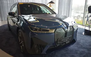 BMW IX image 1