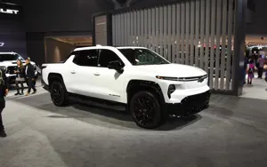 Chevrolet Silverado Ev e4WD Crew Cab Max Range LT