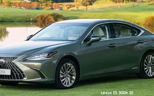 Lexus ES image 1