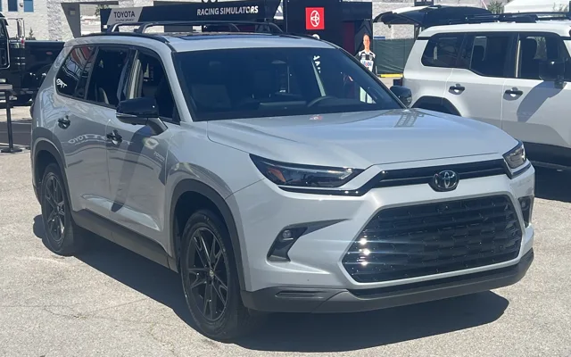 Platinum AWD (Natl)