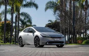 Toyota Prius Plug In Hybrid SE (Natl)