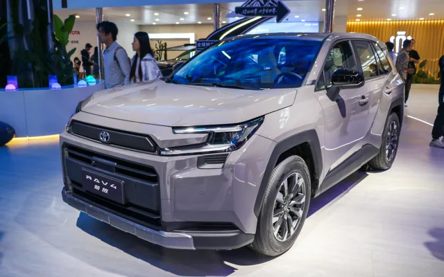 XLE Premium AWD (Natl)
